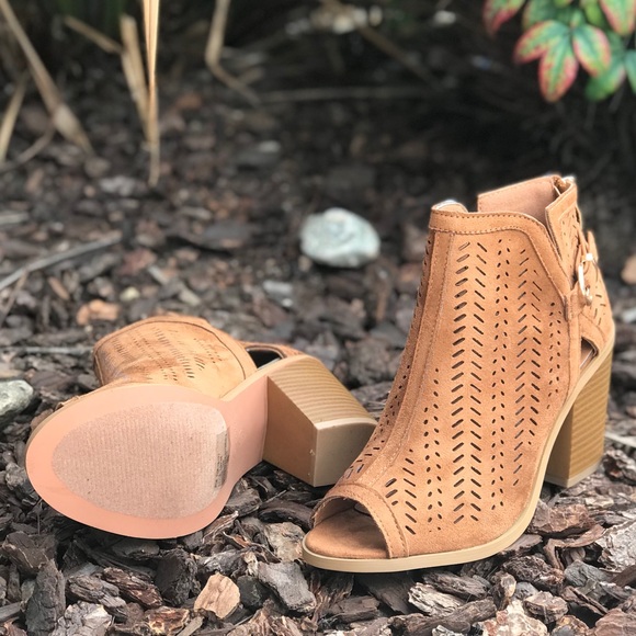 Tan open toe buckle accent booties - Picture 4 of 6